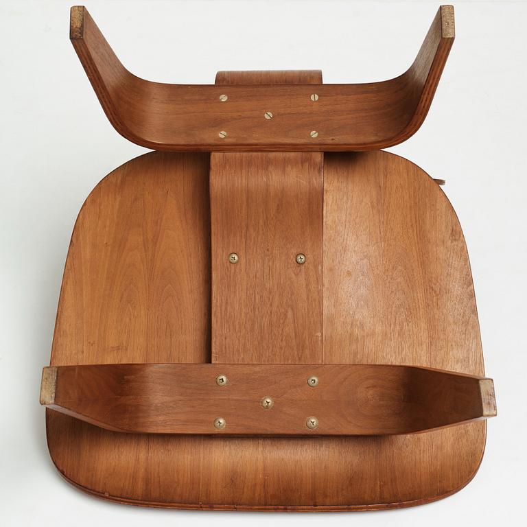 Charles & Ray Eames, a "LCW" chair, Evans Products Co USA, 1940's.