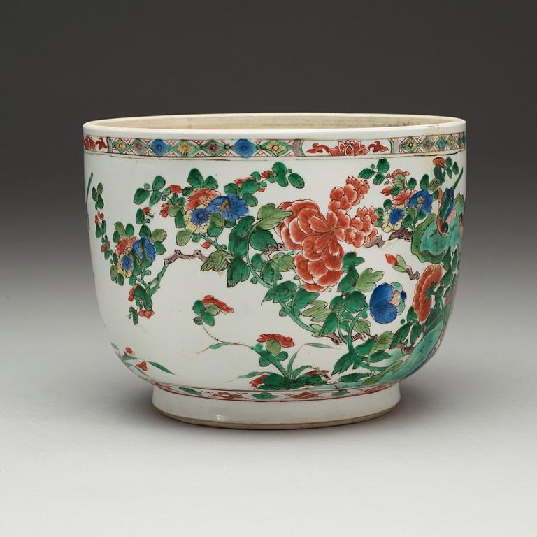 A famille verte tureen, Qing dynasty, Kangxi (1662-1722).