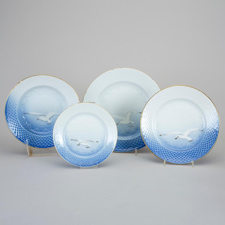 MAT- OCH KAFFESERVIS, 82 delar, porslin, "Måsen", Bing & Gröndahl.