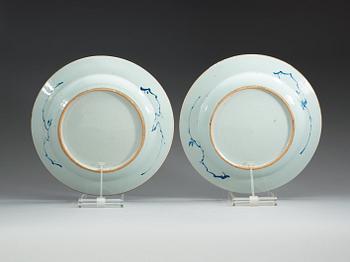 A pair of blue and white dishes, Qing dynasty Kangxi (1662-1722).