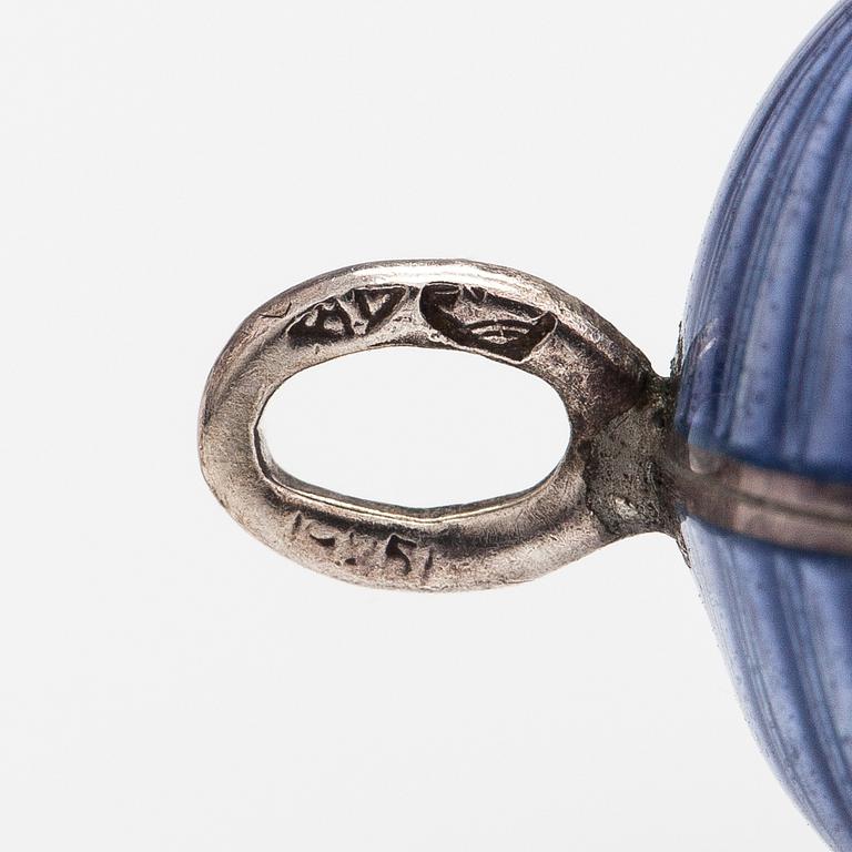A Tillander, A silver necklace with an enameled egg.