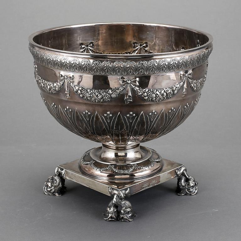 SKÅL/VINKYL, silver, CG Hallberg, Stockholm, 1918. Vikt ca 1880g.