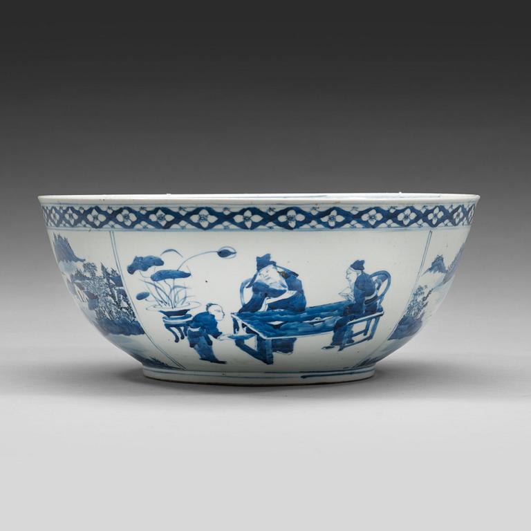 A blue and white punch bowl, Qing dynasty, 19th century.