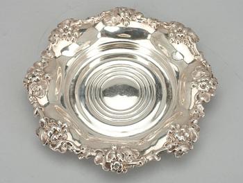 COASTER, silver, Lars Larsson, Göteborg, 1854. Tot. vikt ca 166 g.
