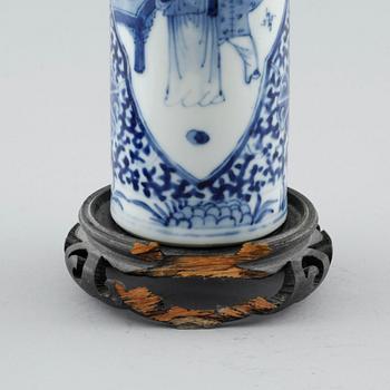 Four pieces of chinese porcelain, 18th and 19th/early 20th century.