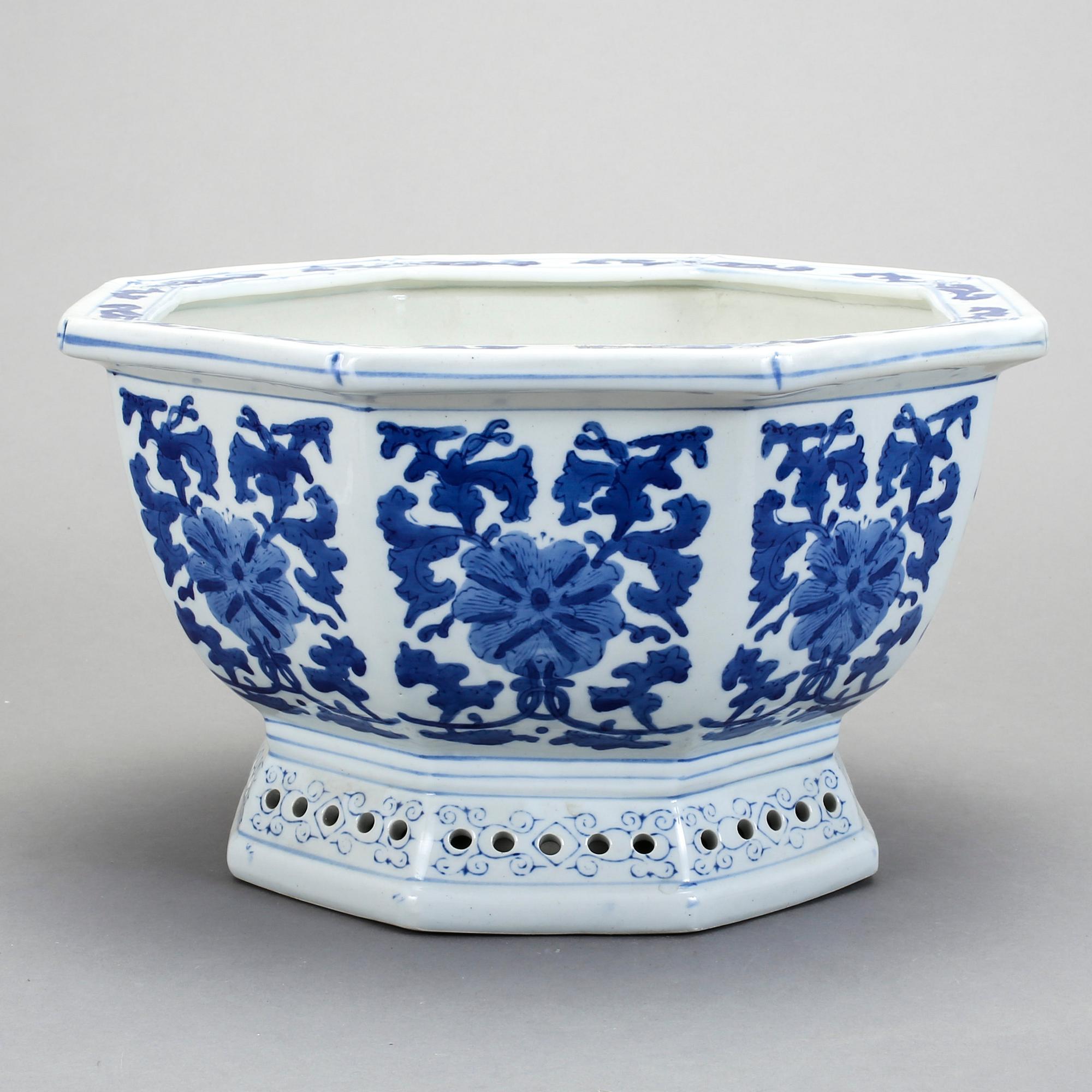 YTTERFODER, porslin, Kina, modern tillverkning.