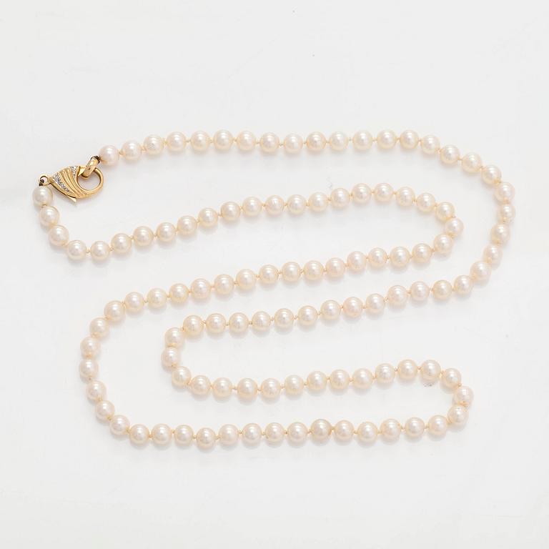 A cultured Akoya pearl necklace, clasp in 18K gold set with eight-cut diamonds. Swedish control mark.