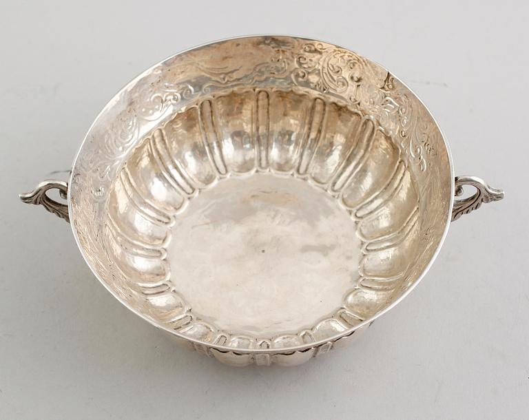 SKÅL, silver, möjligen Holland, 1800-tal. Vikt ca 360 gram.