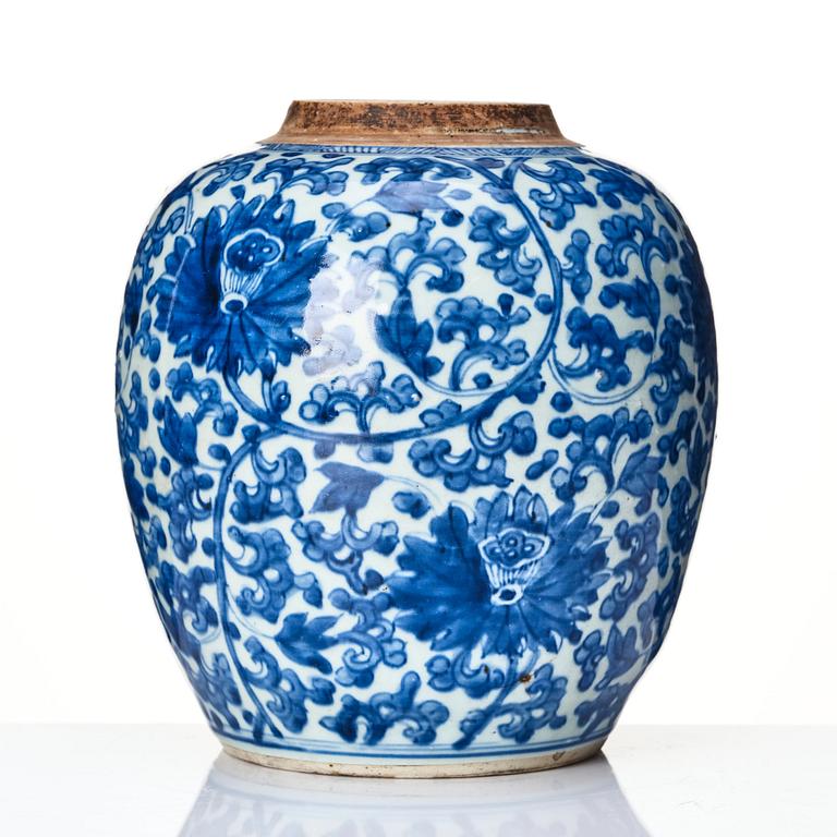 A blue and white lotus jar, Qing dynasty, Kangxi (1662-1722).