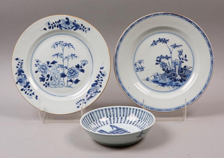 TALLRIKAR SAMT SKÅL, 3 delar, porslin, Kina. 1700- resp 1800-tal.