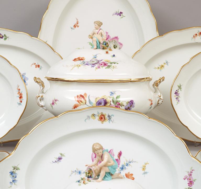 An extensive Meissen dinner service, ca 1900.