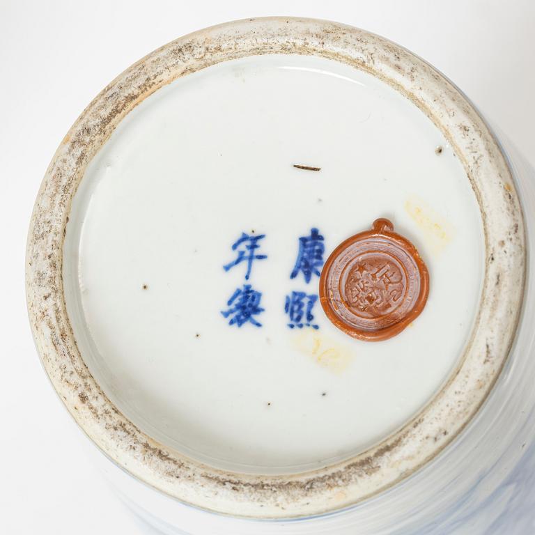 Two blue and white porcelain vases, China, Qing dynasty, 19th century.