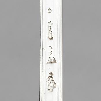 Bestickservis, silver, 27 delar, graverade med Axel von Fersens vapensköld samt tre med Lewenhaupts, Frankrike 1700-tal.
