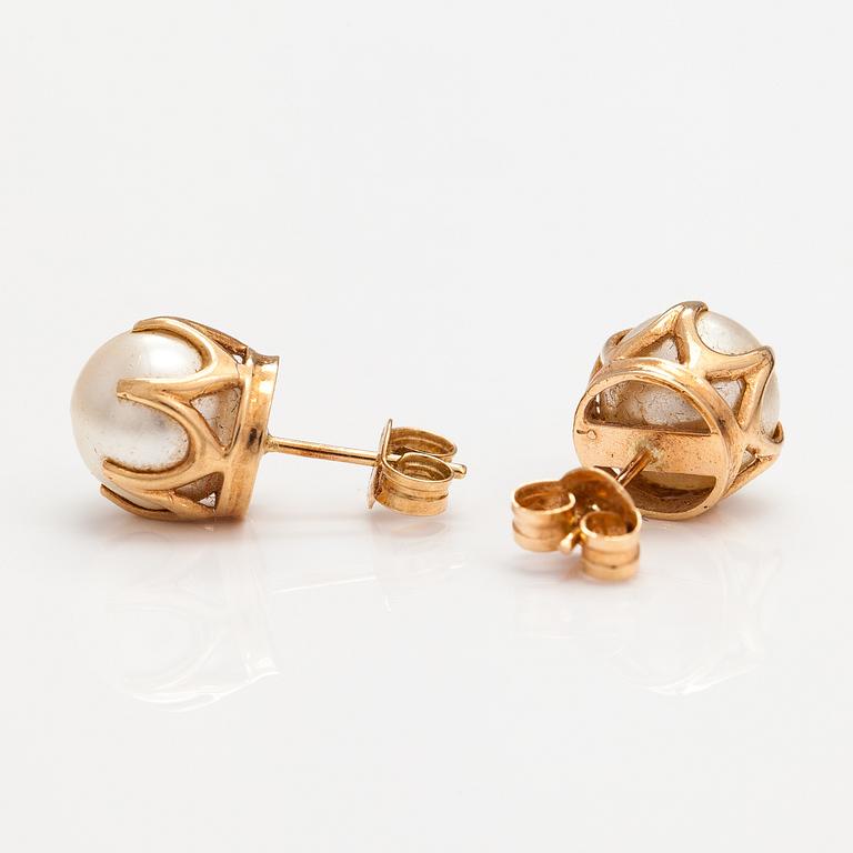 A pir of 14K gold earrings with cultured pearls.