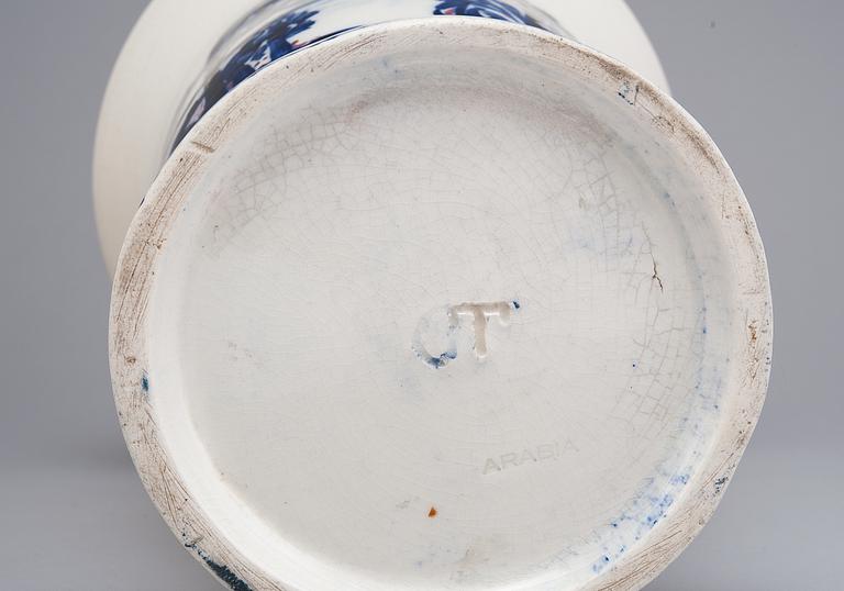 Gerda Thesleff, A CERAMIC VASE.