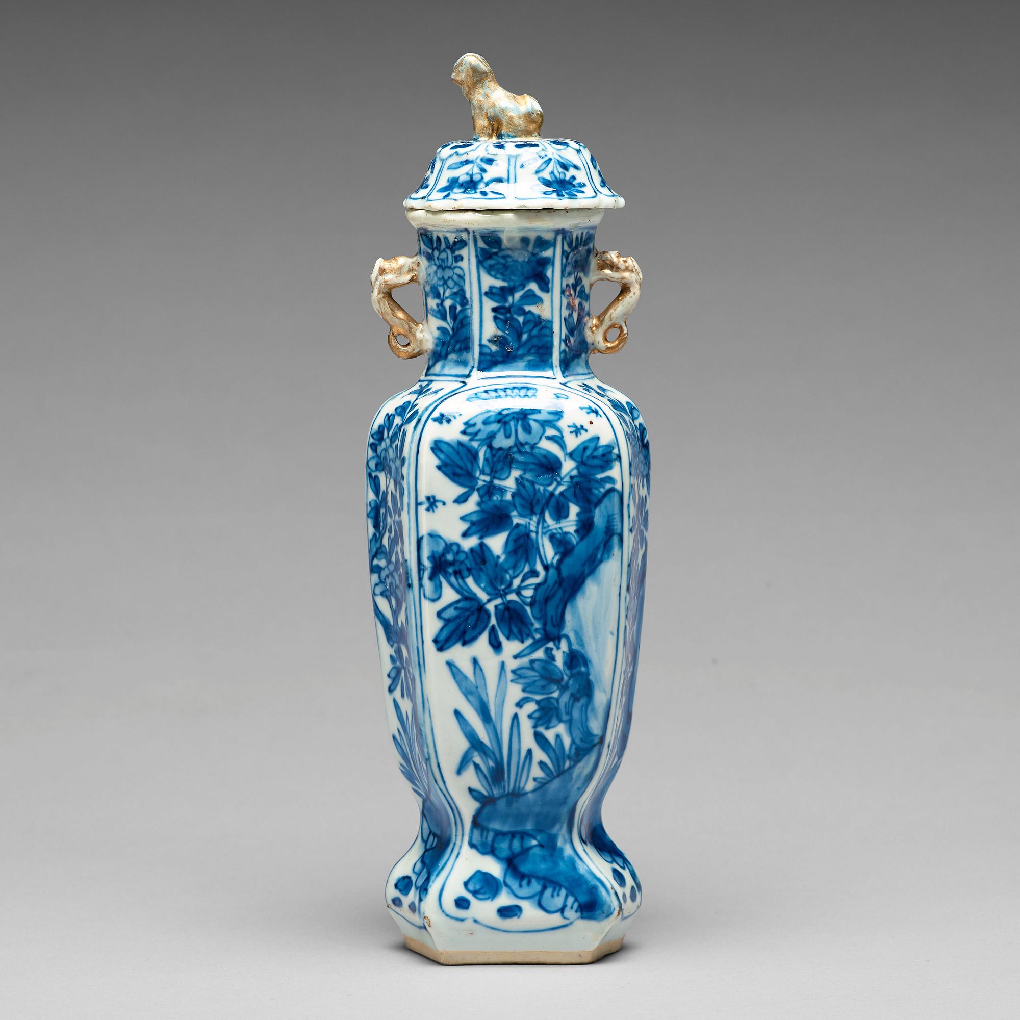 VAS med LOCK, porslin. Qingdynastin, Kangxi (1662-1722).