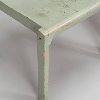 Alvar Aalto, A set of three 'model 611' chairs for O.Y. Huonekalu- ja Rakennustyötehdas A.B. 1940s.