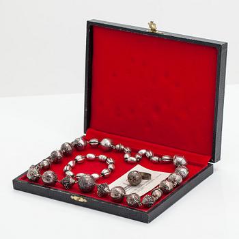 A set of sterling silver "Halikko treasure" necklace, bracelet, ring and earrings. Kalevala Koru, Helsinki 1975 and 1975.