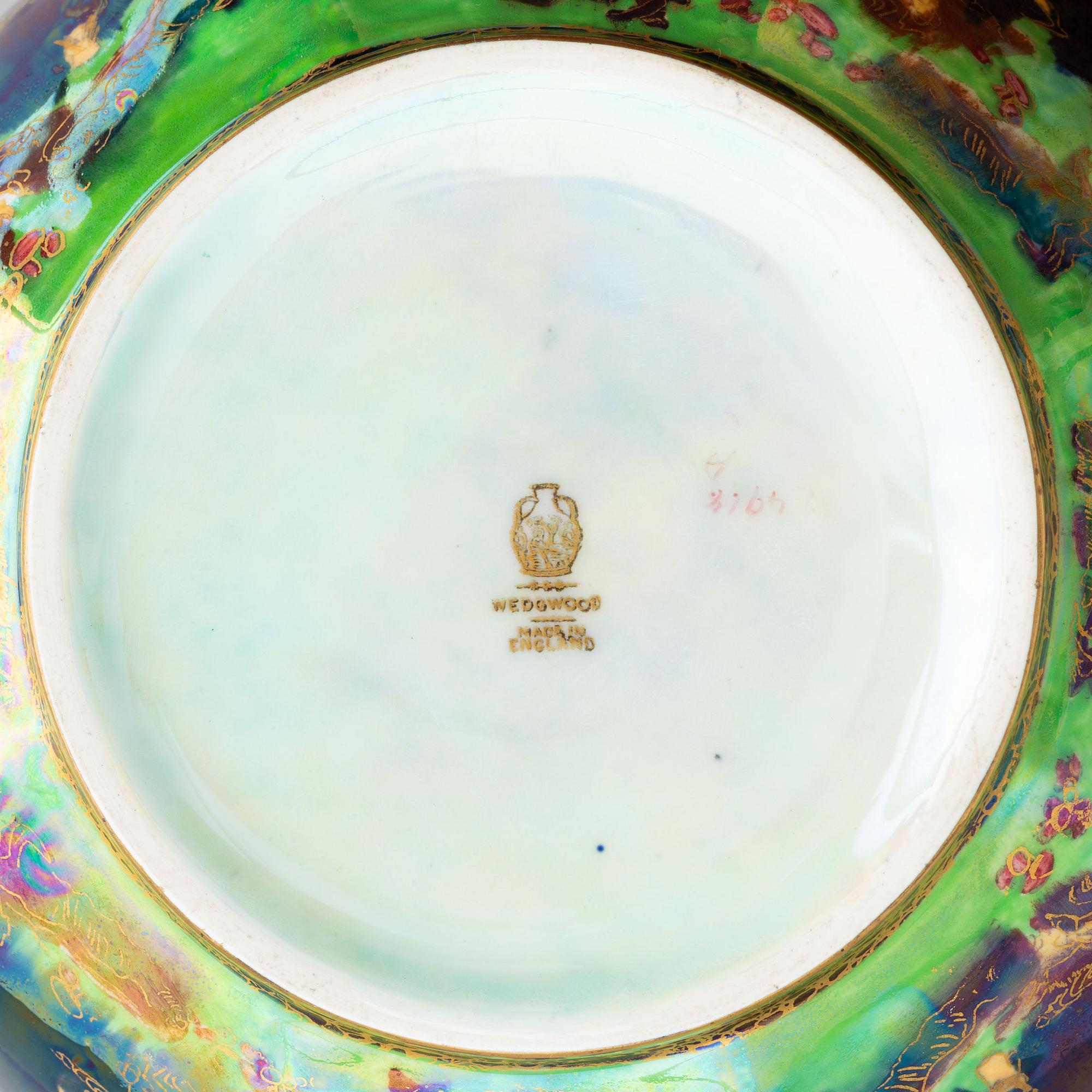 A Wedgewood "Fairyland lustre" porcelain bowl, first half of the 20th Century.