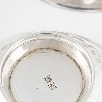 Supkoppar för saké, 3 st, silver, Japan, 1900-talets andra hälft.