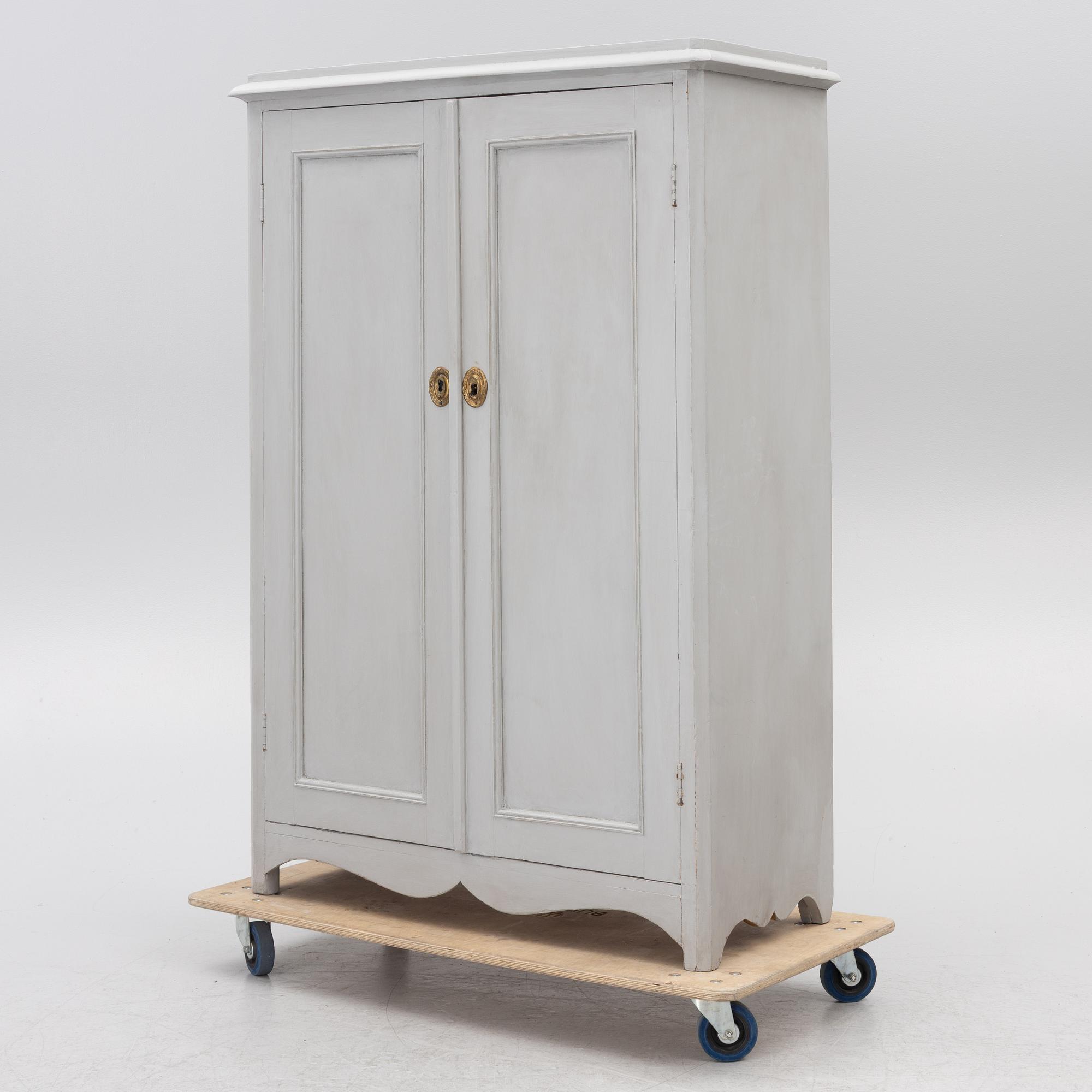Cabinet, 19th century.