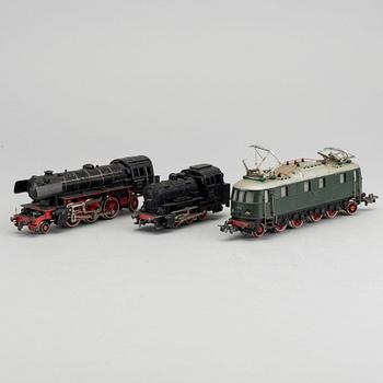 A SET OF MÄRKLIN ENGINES, WAGONS ETC, second half of 20th century.