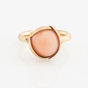 Ole Lynggaard, ring, "Lotus", 18k gold with coral.