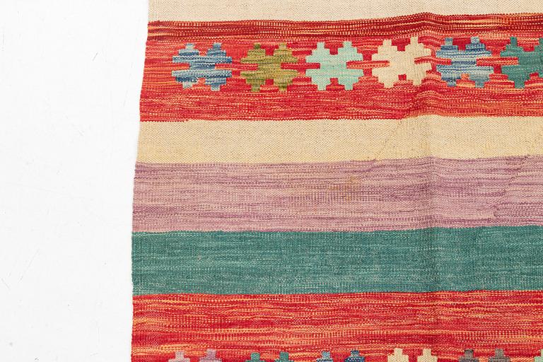A kilim rug, ca 298 x 208 cm.