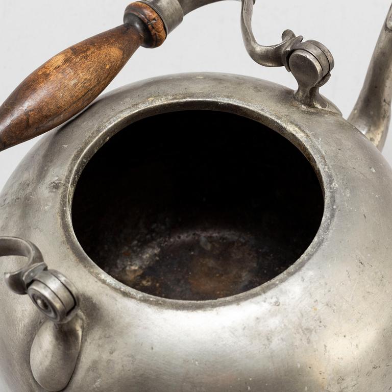 A German pewter teapot, Fein Blok Zinn 1800.