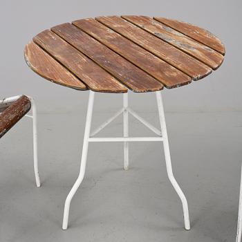 TRÄDGÅRDSGRUPP, 3 st, "Pia" Tore Ahlsén, Gärsnäs, formgivna 1942.