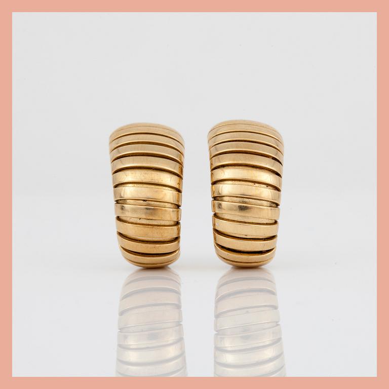 ÖRHÄNGEN, 18K guld, Bulgari. Total vikt ca 24,31 g.