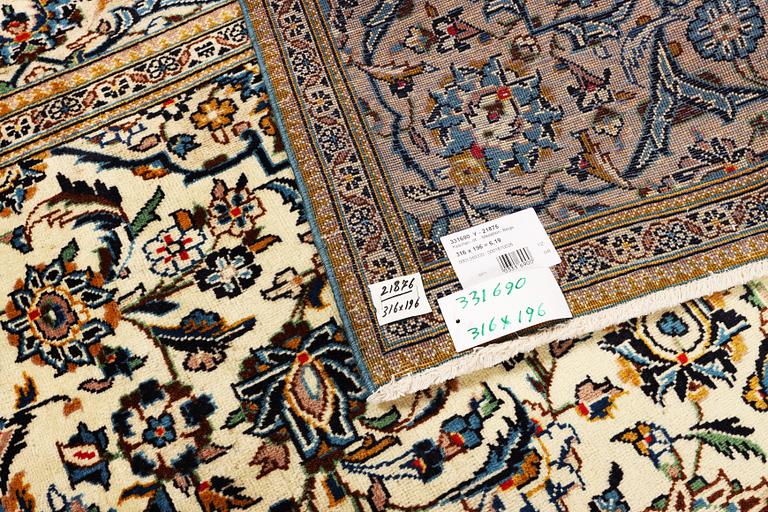 A Kashan carpet, a. 316 x 196 cm.