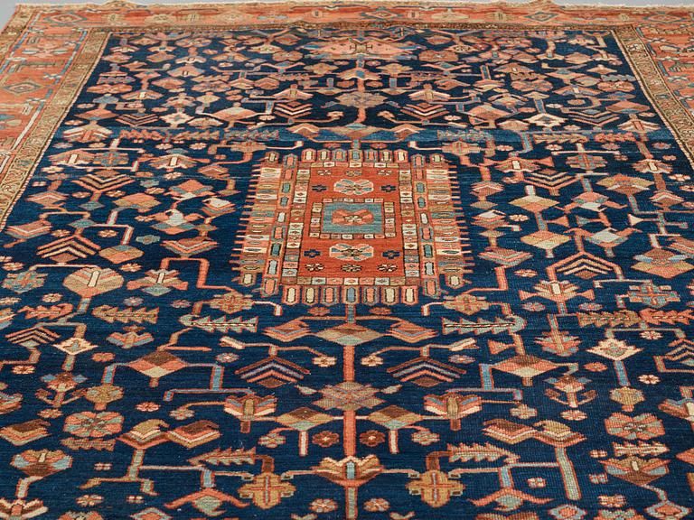 A CARPET, semi-antique, Heriz, ca 346,5 - 354 x 265,5 cm.