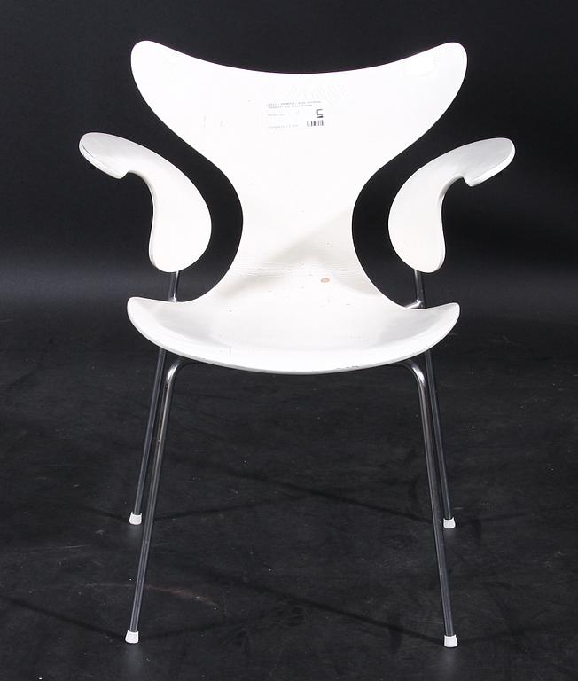 KARMSTOL. Arne Jacobsen "Seagull" för Fritz Hansen.