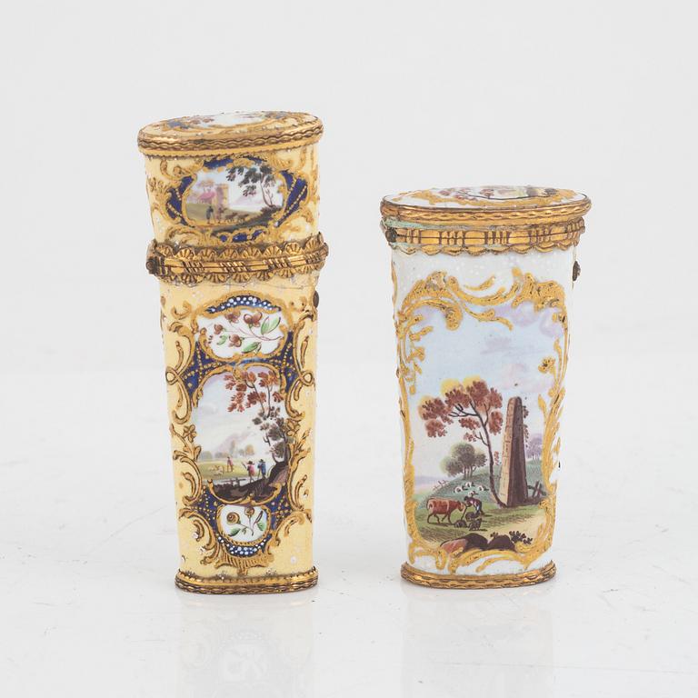 Two George III presumably South Staffordshire enamel etuis, later part of the 18th century.