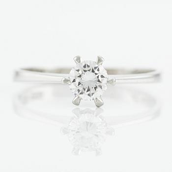 Ring, 18K vitguld med briljantslipad diamant ca 0,45 ct.