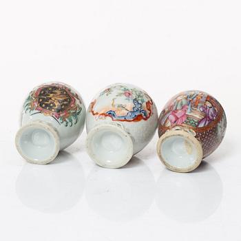Tedosor, tre stycken, samt senapsburk med lock, porslin. Qing dynastin, Qianlong (1736-95).