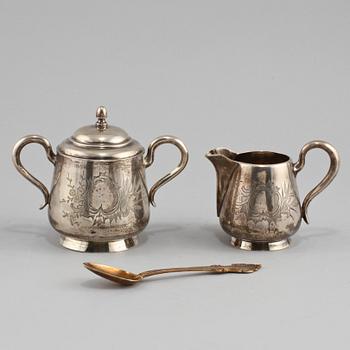 SOCKERSKÅL, GRÄDDKANNA samt SKED, silver, Moskva, Ryssland, 1800-tal. Vikt 435 g.