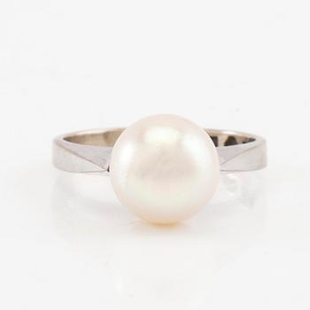 Ring 18K white gold with a cultured pearl, Axel Svensson's Goldsmith Atelier Malmö 1965.