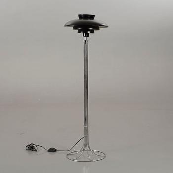 A FLOOR LAMP FROM GNOSJÖ KONSTSMIDE.