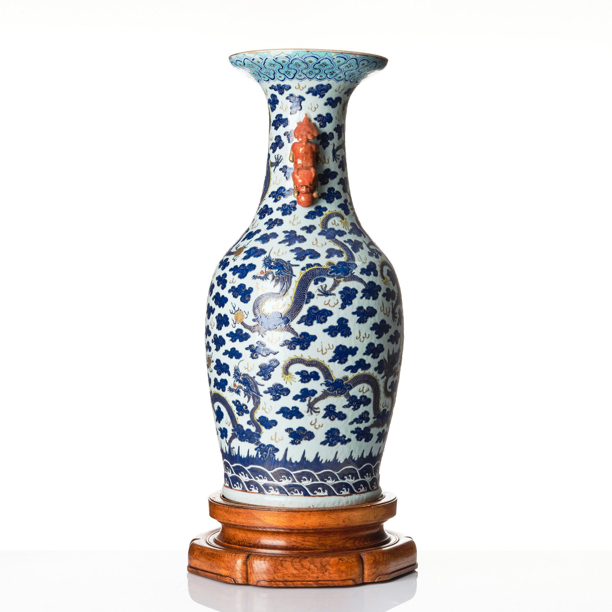 Palatsvaser, ett par, porslin. Qingdynastin, 1800-tal.