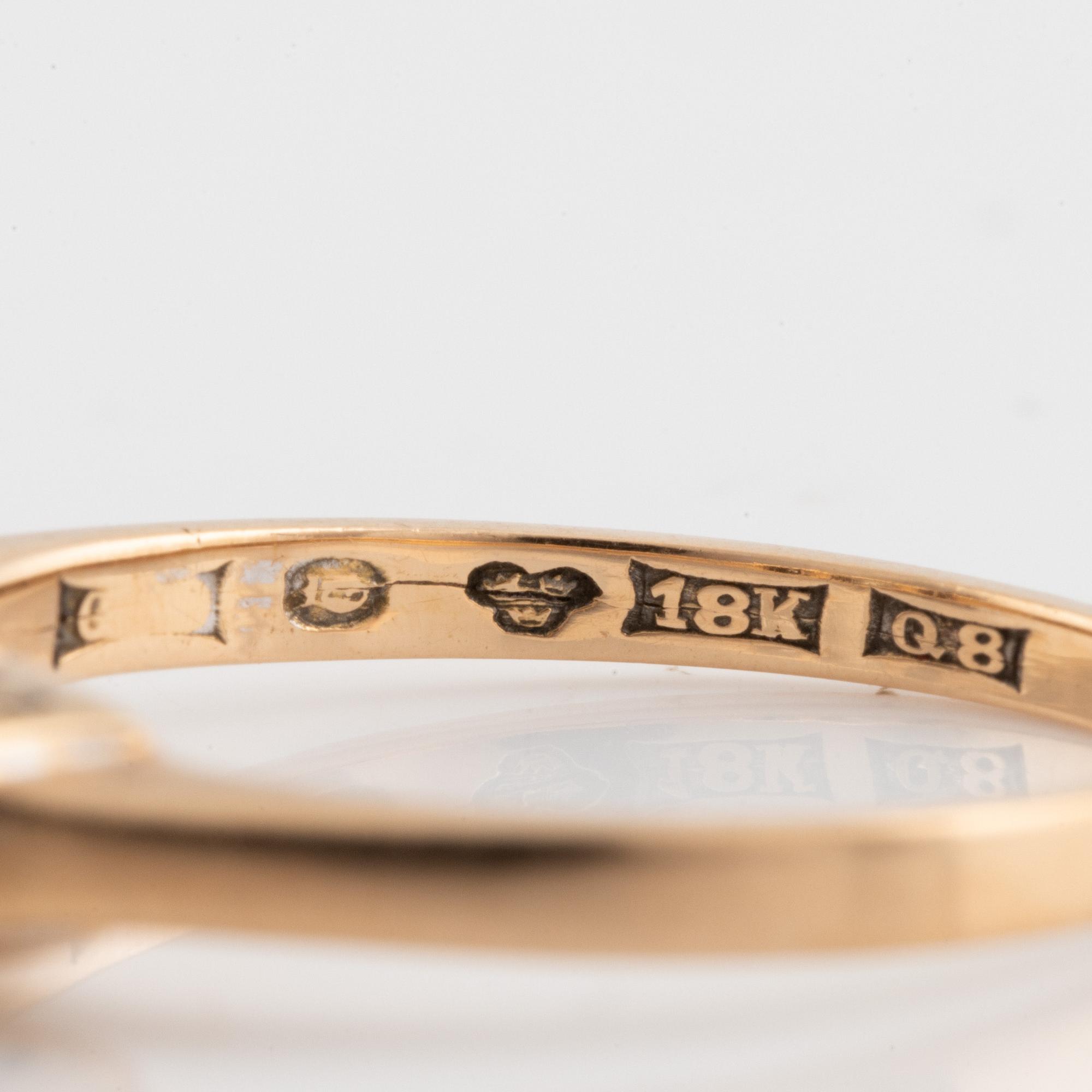 Ring, 18K guld med gammalslipade diamanter.
