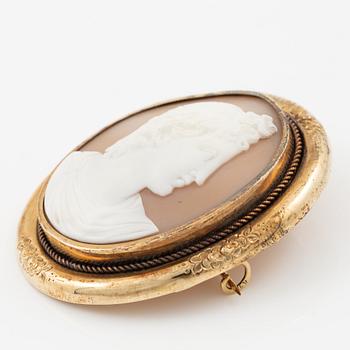 Brooch, 18K gold with shell cameo.