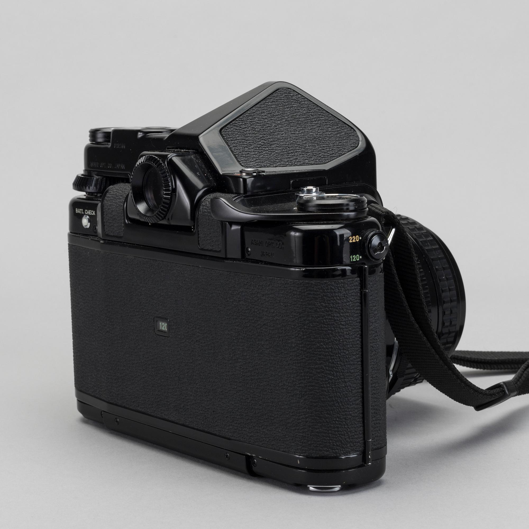 KAMERA, PENTAX 6x7, objektiv 165 mm, 90 mm samt kameraväska, Billingham. 1900-talets fjärde kvartal.