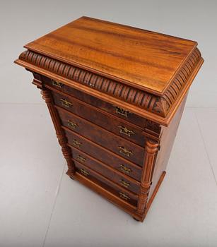 CHIFFONJÉ, 1800-talets andra hälft.