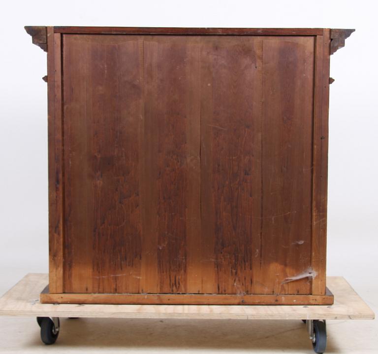 VÄGGSKÅP, nyrenässans, sent 1800-tal.