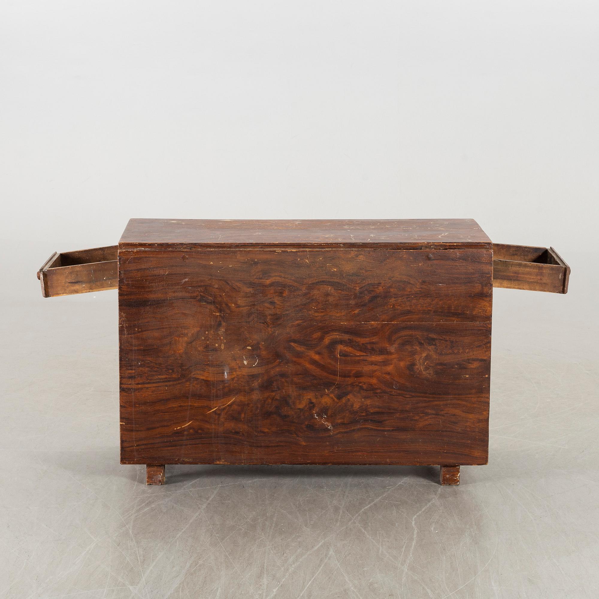 A 19TH CENTURY GATELEG TABLE.