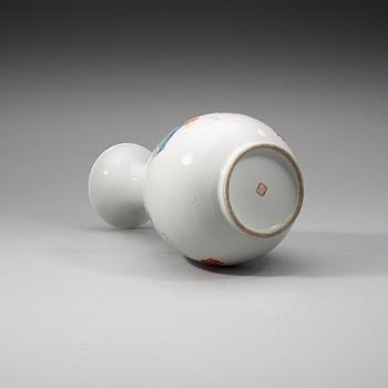 A Chinese famille rose vase, early 20th Century.