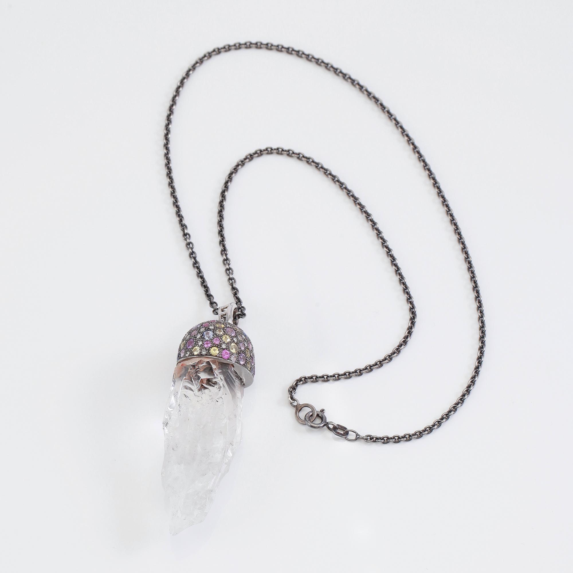 HÄNGE MED KEDJA, 14K vitguld, silver, bergskristall, diamanter och flerfärgade safirer.