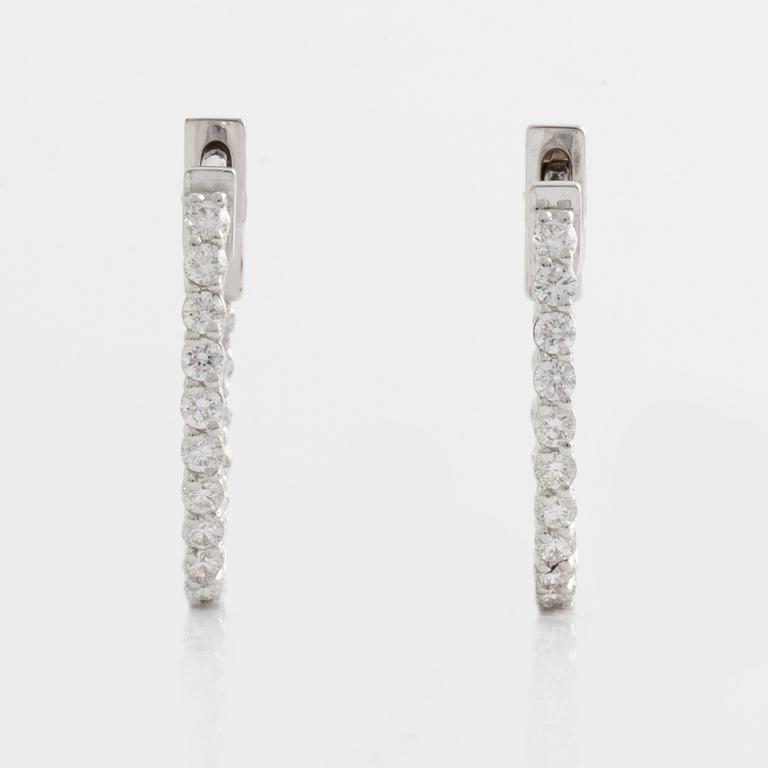 Earrings, creoles with brilliant-cut diamonds.